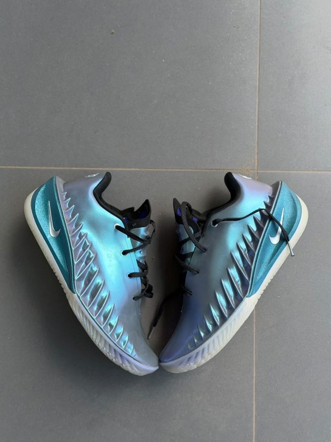 Nike A'ja Wilson 1 — bleu irisé et turquoise